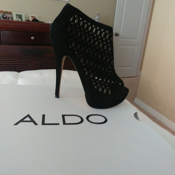 Stunning black Aldo booties - Picture 4 of 4
